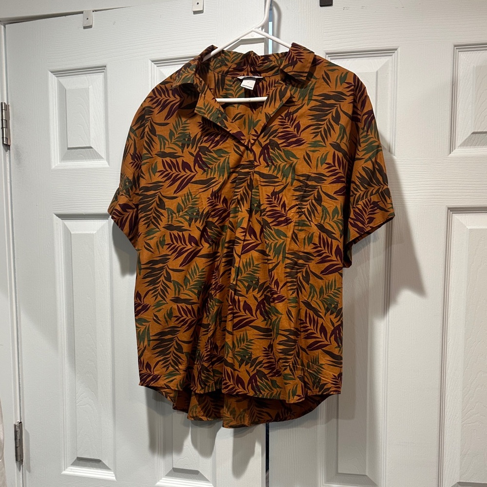 Duluth Trading Co Women's Button Down Shirt - Brown and Green Leaf Pattern